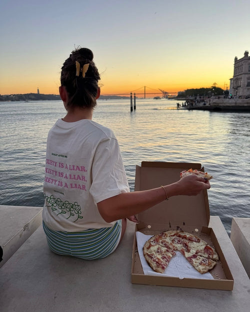 LA ANSIEDAD ES UNA MENTIROSA CAMISETA ROSA SIN PROCESAR