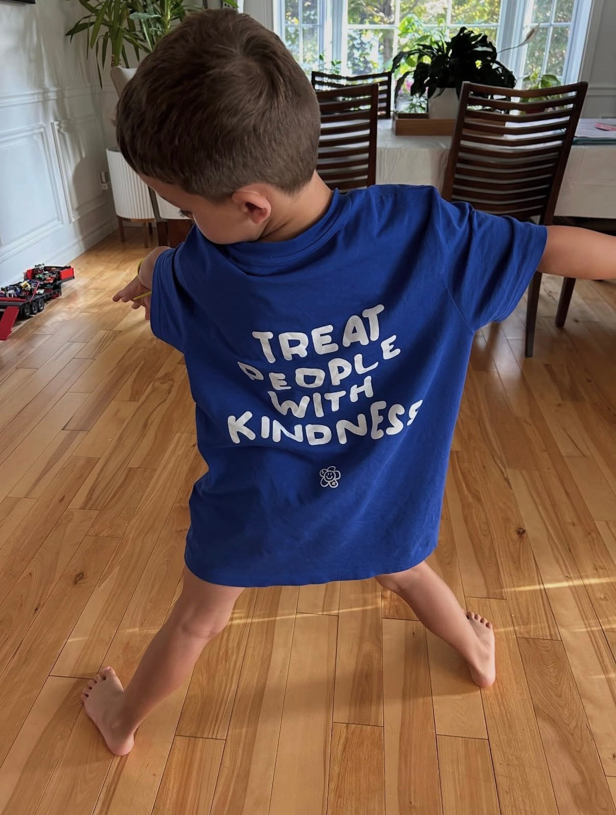 TREAT PEOPLE WITH KINDNESS TEE ROYAL BLUE