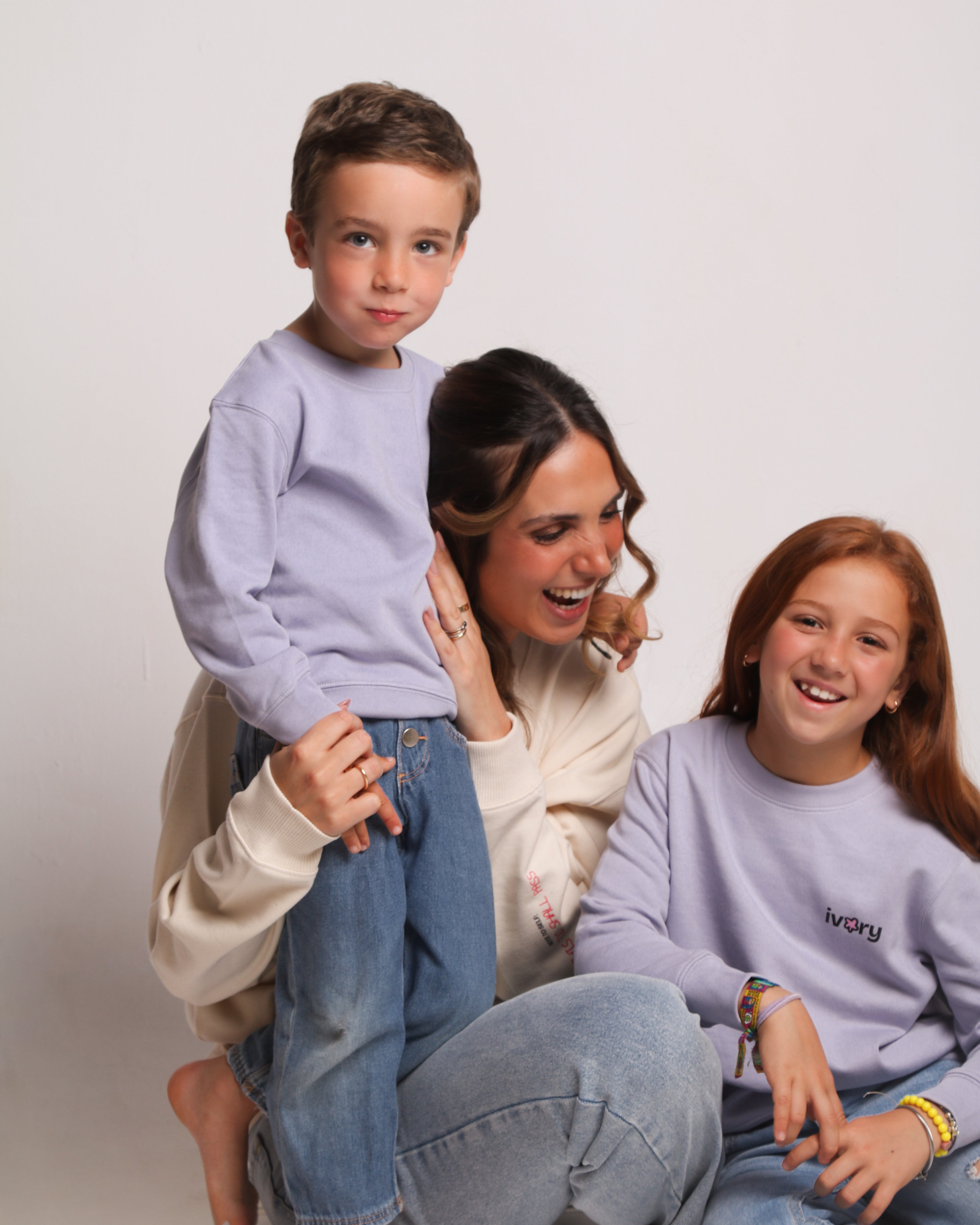 model: Female model is 1,30m / 4'3" wearing size 7-8
Male model is 1,15m / 3'9" wearing size 5-6