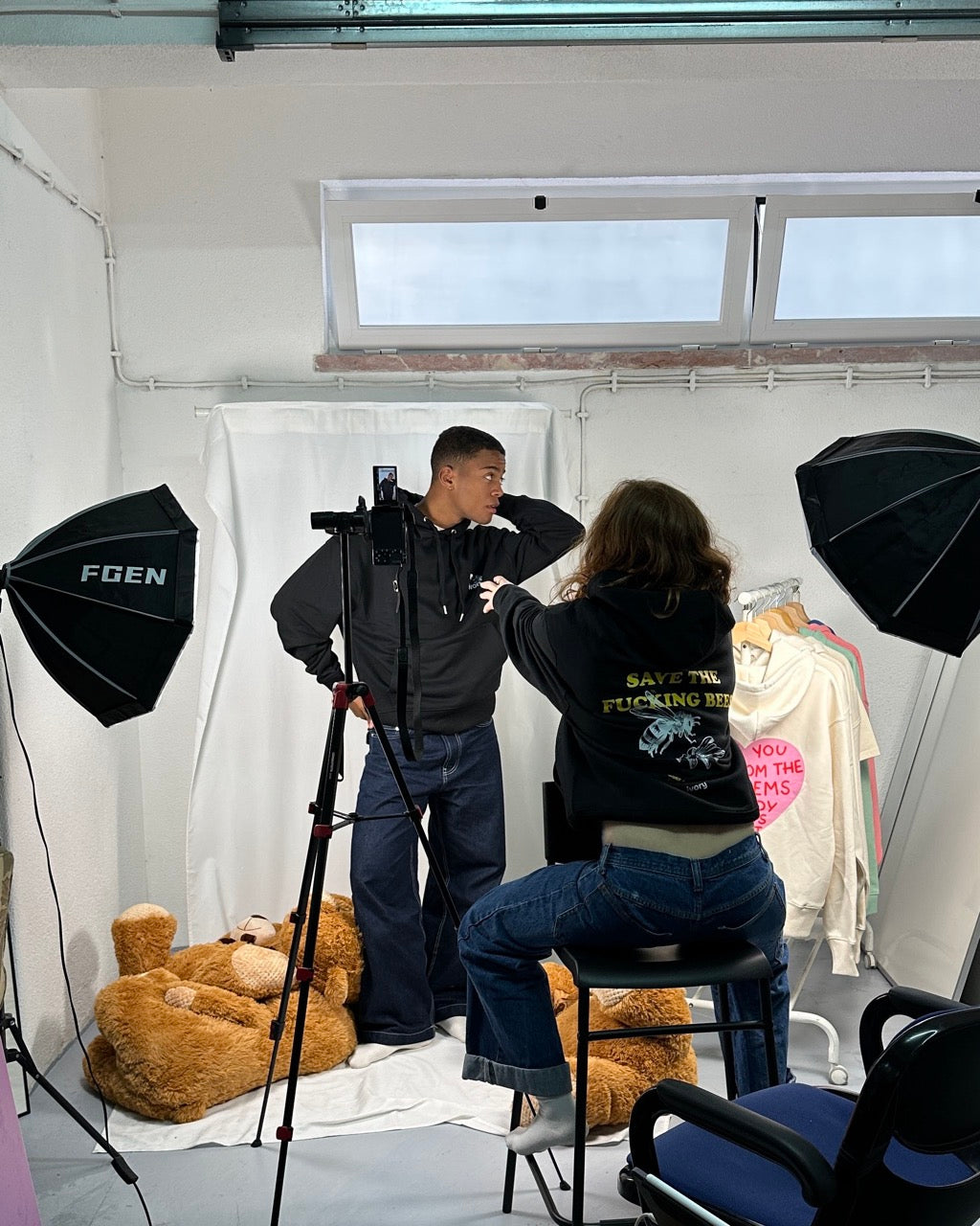 SAVE THE BEES HOODIE BLACK