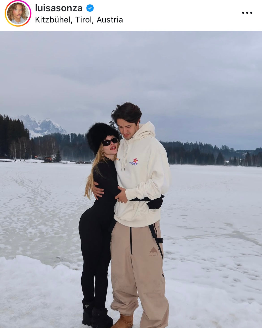 EVERYONE YOU MEET HOODIE RAW