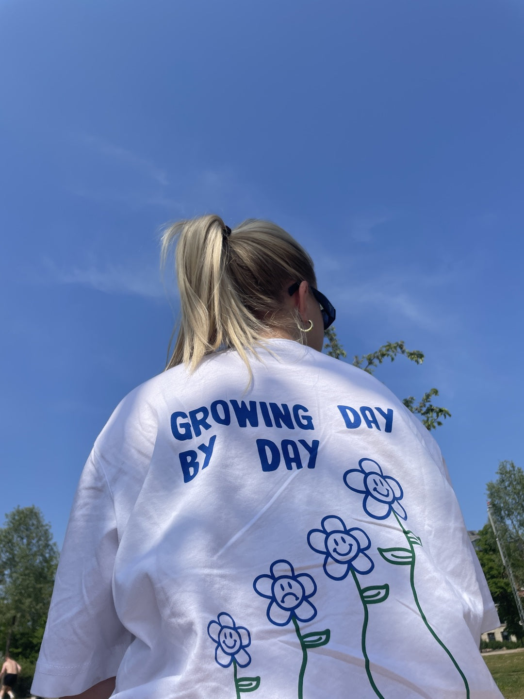 GROWING DAY BY DAY TEE RAW GREEN