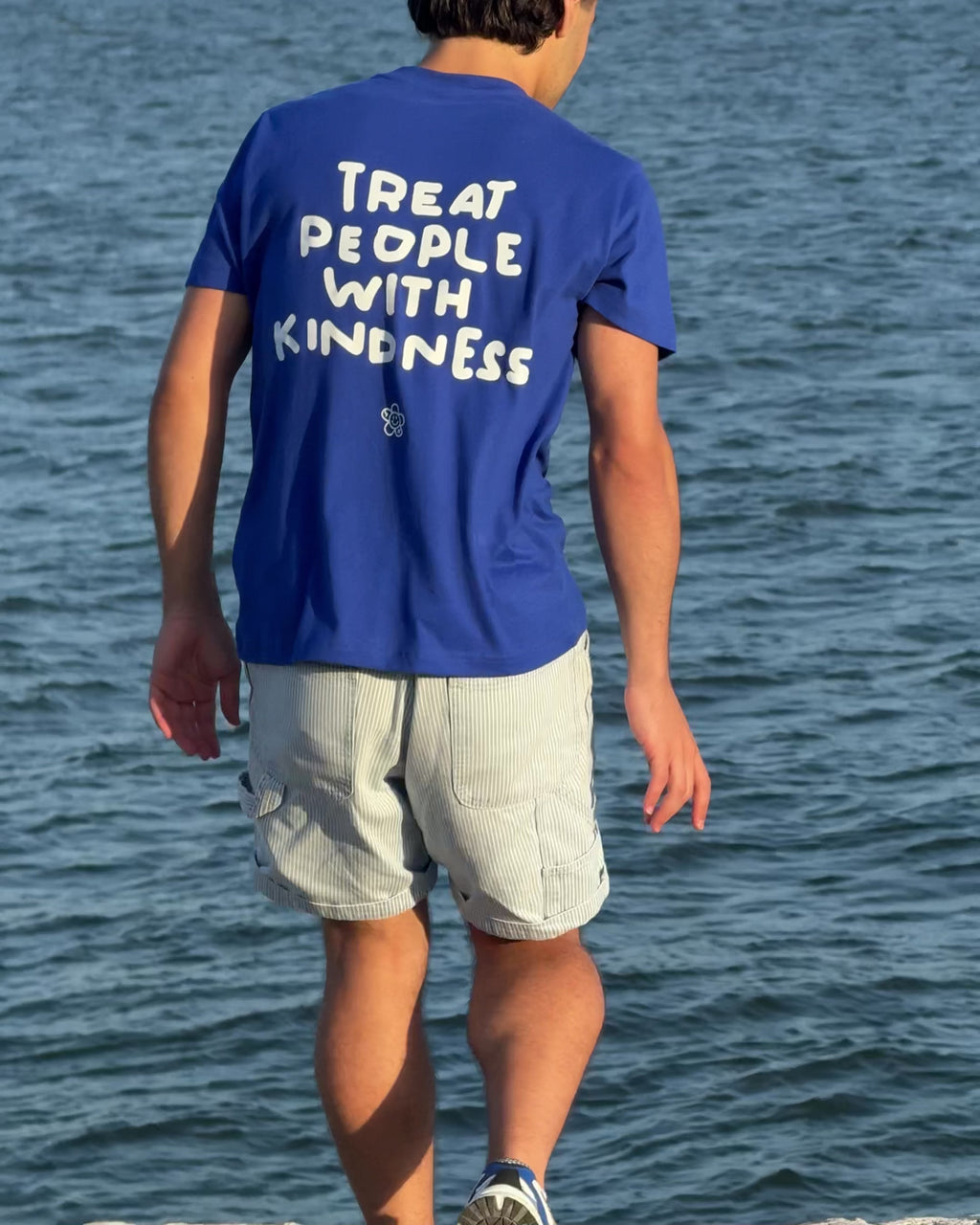 TREAT PEOPLE WITH KINDNESS TEE ROYAL BLUE